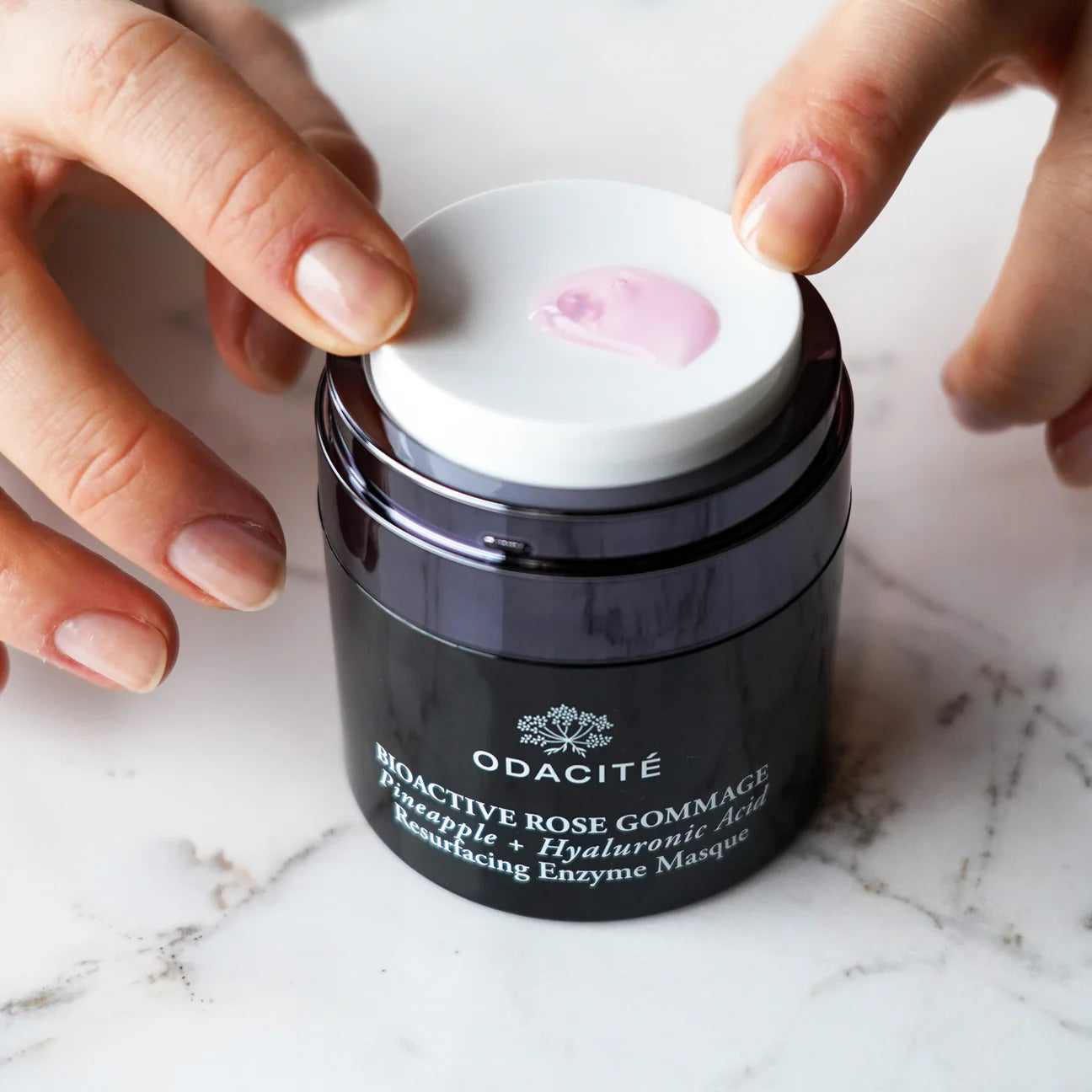 Odacité Maskë eksfoliuese me trëndafil 50ml